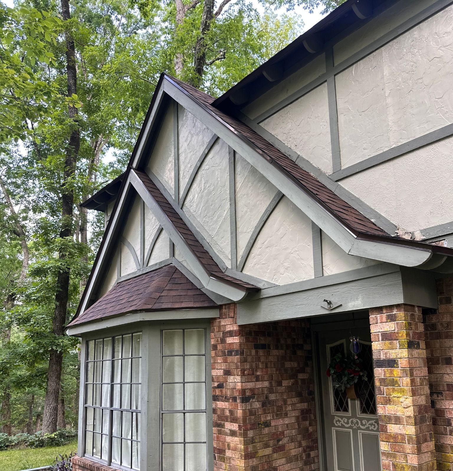 Arch shingle roof repair